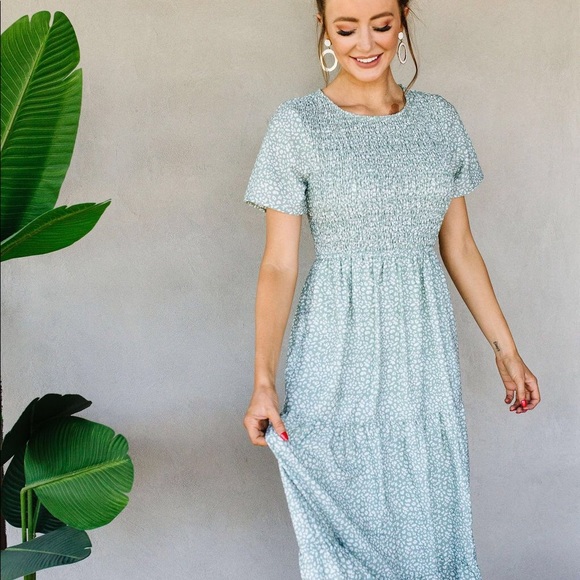 ⭐️LAST⭐️MINT JULEP SMOCKED DRESS - Picture 3 of 13